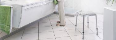 Aquatec DOT HA duschstol för små utrymmen smal duschpall höjdjusterbar duschpall