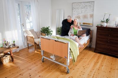 Invacare Etude Plus lätthanterlig hemsjukvård säng tiltbar delbar enkel hemvård hjälpmedel