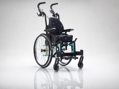 Manuell rullstol Invacare Action 3 Junior lättvikt justerbar hopfällbar ekerskydd körhandtag