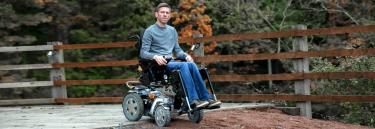 Invacare Storm 4 X-Plore eldriven rullstol inomhus utomhus bakhjulsdriven sittproblematik hjälpmedel permobil komfort