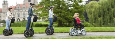 Invacare Storm 4 elrullstol inomhus utomhus bakhjulsdriven låg sitthöjd hjälpmedel permobil komfort