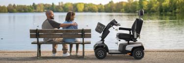 Invacare Orion Pro elscooter avancerad fjädring elscooter hög brukarvikt 160 kg lång körsträck 54 km krocktestad skoter