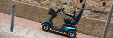 Invacare Comet Alpine+ elscooter offroad åka i naturen robust scooter hög komfort kraftfull elscooter åk extra långt