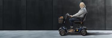 Invacare Leo elscooter på flyget skoter i bilen elskooter på resan promenadskoter säker scooter