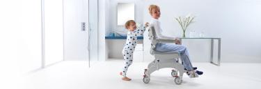 Aquatec Ocean Ergo duschstol på hjul toastol på hjul hygienstol på hjul fällbar toastol