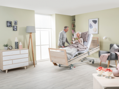 Arbete runt sängen invacare