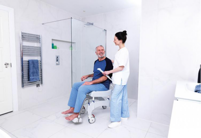 Dusch- och toalettstolar med hjul