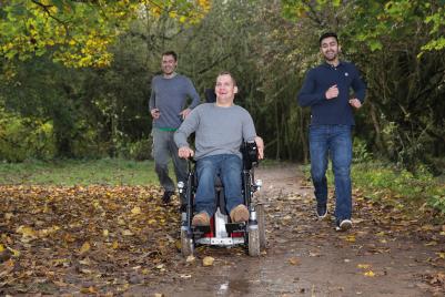 Invacare Storm 4 X-Plore eldriven rullstol inomhus utomhus bakhjulsdriven sittproblematik hjälpmedel permobil komfort