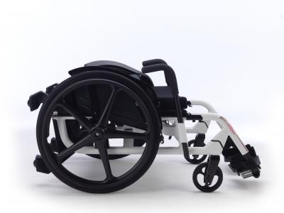 Invacare aktiv rullstol tyngre brukare 300 kg Action Ampla trollyhjul uppfällbar