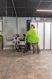 Invacare aktiv rullstol tyngre brukare 300 kg Action Ampla trollyhjul uppfällbar